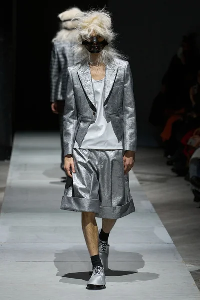 Look 15